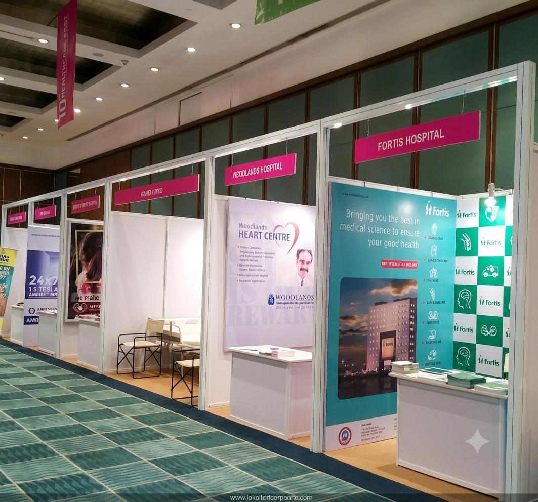 Maxima Profile Booth with Showcase